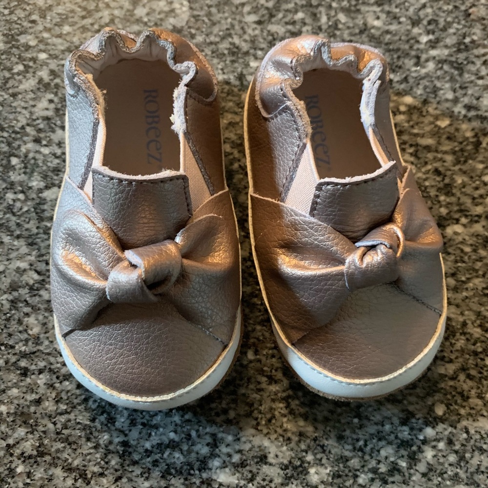 Robeez Baby Girls Rose Gold Sneakers NWOT